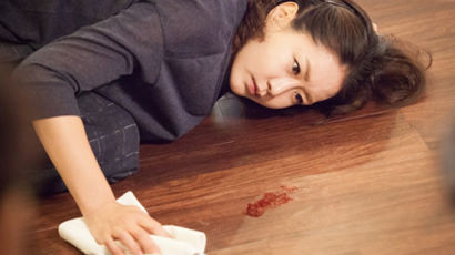 바닥에 떨어진 피 닦는 신은경 … 그녀의 집에 무슨 일이?