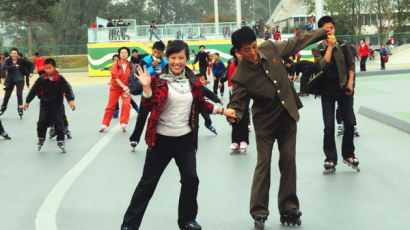 [사진] 놀이공원에서 휴일 보내는 북한 평양 주민들