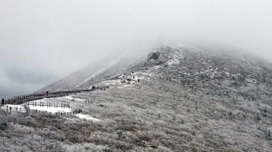 [사진] 가을 속 멋진 겨울 풍경 연출한 설악산