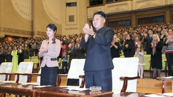 [사진] 김정은 제1위원장, 러시아 21세기관현악단 공연관람 