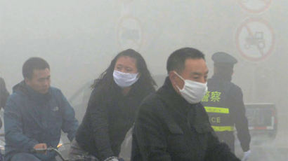 [사진] 난방 공급 하루 만에 … 스모그에 갇힌 중국