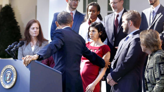 [사진] 오바마케어 연설 중 임신부 케어한 오바마