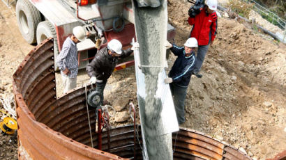 [사진] 밀양 송전탑 콘크리트 작업 시작