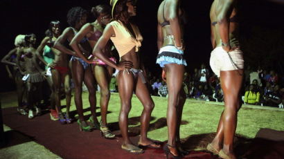 [사진] 짐바브웨에서 열린 드래그퀸 미인 선발대회