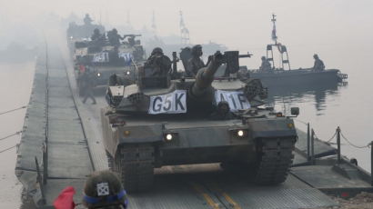 [사진] 남한강 도하작전 참가한 전차와 장갑차