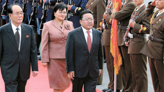 [사진] 평양 간 몽골 대통령 … 김정은, 첫 정상회담 예정