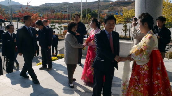 [사진] 국감기간중 처음으로 개성공단 방문한 국회 외통위 의원들