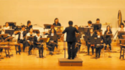 교사 국악관현악단, 학생 오케스트라, 학부모 합창단 공연