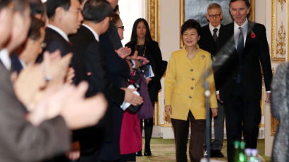 [사진] 한·영 글로벌 CEO 포럼 참석한 박 대통령