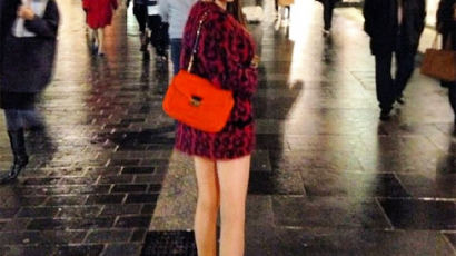 박봄 런던, 물오른 미모와 몸매 '바비 인형을 보는 듯'