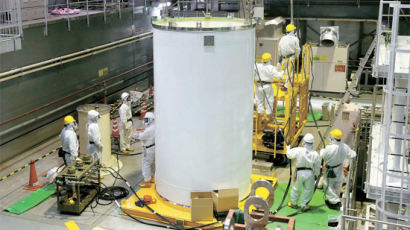 후쿠시마 원전 4호기, 내주부터 핵연료봉 인출 작업 … "운반 중 추락 땐 대재앙" 긴장