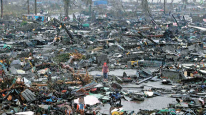 [사진] 시속 379㎞ 최악 태풍 … 필리핀 1만 명 사망 추정