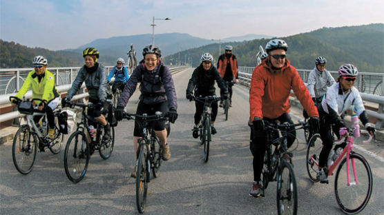 [스포츠 & 비즈] 뻥뻥 뚫린 자전거길 여행 … 외국인 관광객 모십니다