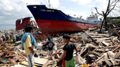 필리핀 국가재난사태 "긴급대응기금 집행 공식 승인"