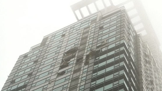 [속보] 삼성동 아이파크 아파트에 헬기 충돌…주민 "갑자기 '쿵', 지진난 줄 알았다"