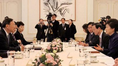 朴대통령,양제츠 만나 “개혁심화는 중국꿈실현 도와”