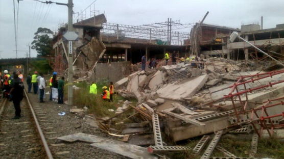 [사진] 건설중인 남아공 쇼핑몰 붕괴사고