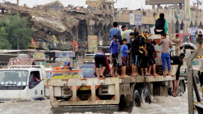 [사진] 폭우로 물에 잠긴 이라크