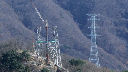 [사진] 계속되는 밀양 송전탑 건설