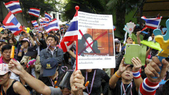 태국 시위 첫 사망자 "반정부와 친정부의 대립,폭력적인 시위 계속되…"