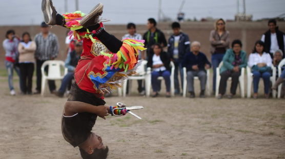 [사진] 페루 전통춤 '가위춤' 경연대회