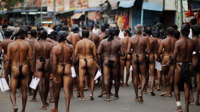 [사진] 스리랑카 농부들 '엉덩이 시위'
