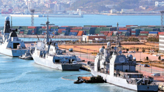 [사진] 부산 해군기지에 모인 한·미·영 함정 