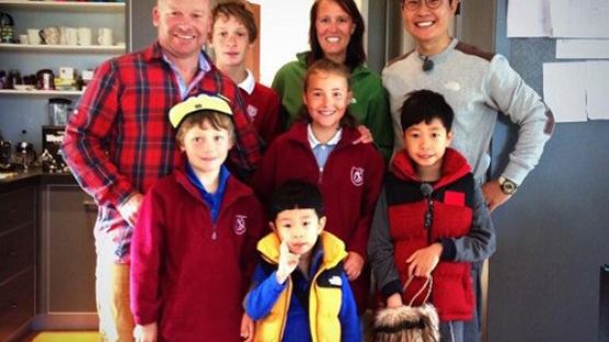 김성주 뉴질랜드 촬영 후기 "홈스테이 가족과 찍은 사진, 다들 환하게 웃고 있네"