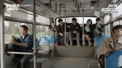 응사 최고의 1분, 쓰레기 버스에서 고교생들과 난투극…서인국 효과?