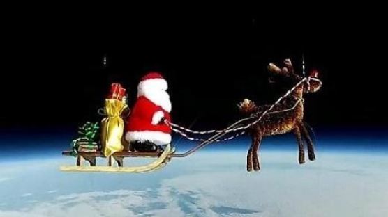 배달 연습하러 간 산타 "루돌프 끌고 우주까지 간 고생 많은 산타…합성 아냐"
