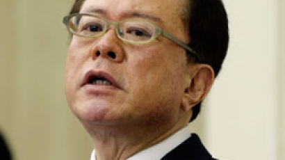 올림픽 유치 이끈 도쿄도지사, 불법 정치자금 스캔들로 사퇴