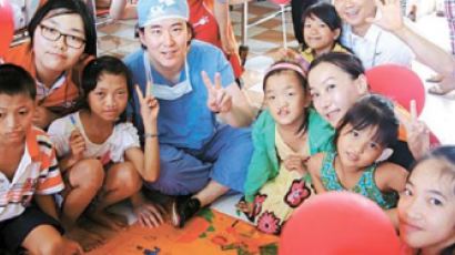 SK, 베트남 얼굴기형 어린이 3200여명 무료 수술