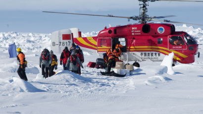 [사진] 남극 유빙에 고립된 승객구조