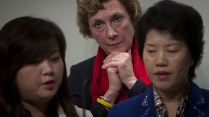 [사진] 탈북한 모녀 로드맨 비난 기자회견