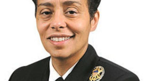 미 해군 첫 흑인 여성 4성 제독