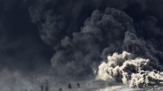 [사진] 인도네시아 시나붕 화산 '결국 폭발'