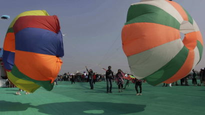 [사진] 인도 연날리기 축제