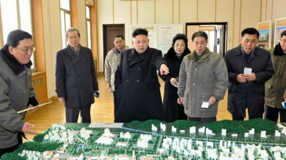 [사진] 김정은 제1위원장 북한 국가과학원 방문
