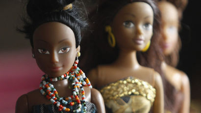 [사진] 나이지리아 전통 의상 입은 흑인 인형