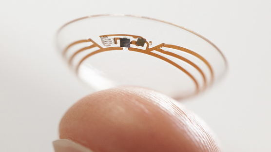 [사진] 구글이 만든 스마트 콘택트렌즈
