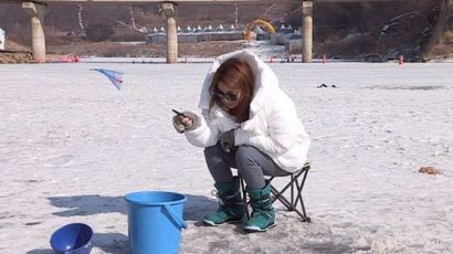 JTBC '대단한 시집' 에일리, 생애 첫 ‘빙어축제’ 공포의 나들이