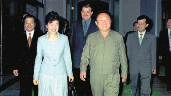 박 대통령 "이산상봉·정치 연결 말자" 김정일과 2002년 평양 합의 있었다