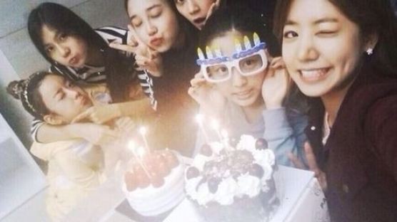 손나은 생일파티 "21번째 생일 맞은 기념으로 팬카페에 올린 사진 보니"