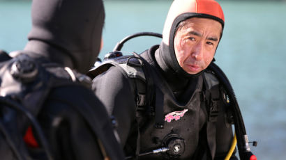 찬 바다에 아내가 있다 … 쓰나미 그후 3년, 잠수사 된 57세