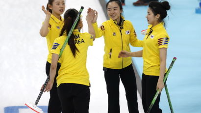 [사진 sochi] 한국 여자 컬링, 러시아에 완승