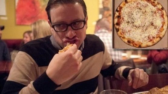 25년간 피자만 먹은 남성,"매일 피자 2판씩 먹어…대체 왜?"