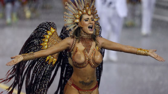 [사진] 브라질 카니발 ‘삼바와 함께… 화려한 개막’
