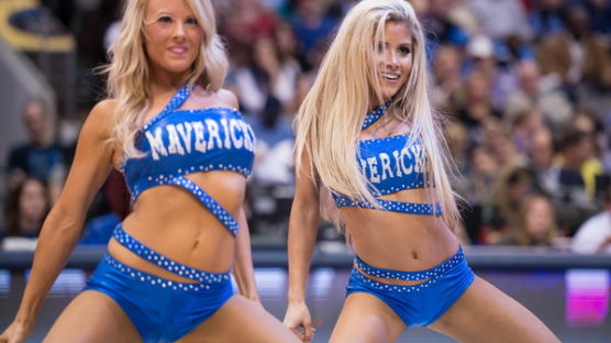 [사진] 미국 치어리더들 ‘승리를 향한 섹시 댄스~’