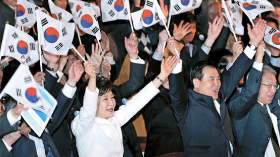 "과거 부정할수록 궁지 몰릴 것" 박 대통령, 일본에 3·1절 경고