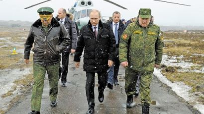 푸틴 크림 독립국가 인정 서명,"러시아 귀속 사전 절차 중 하나…미·EU '발끈'"